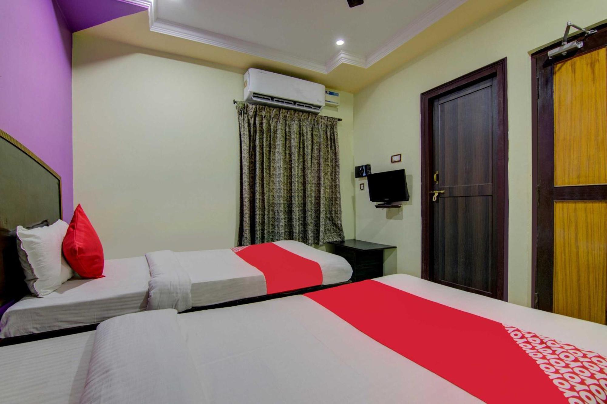 Hotel O K S N Residency Pedda Waltair Exterior photo